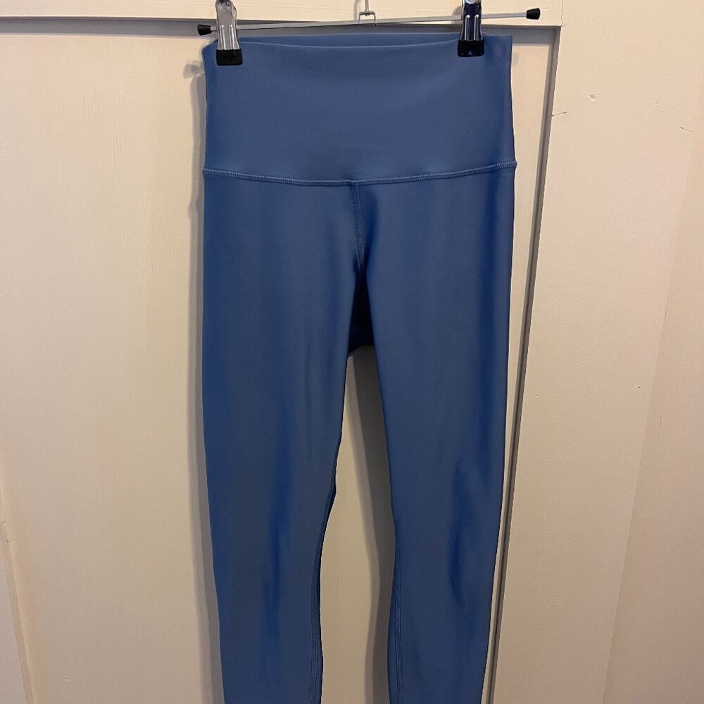Blue Jeans color Alo 7/8 High-Waist Airlift Legging